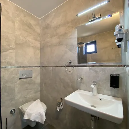 Nefis אולודניץ