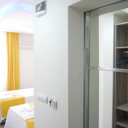 Nefis Олудениз